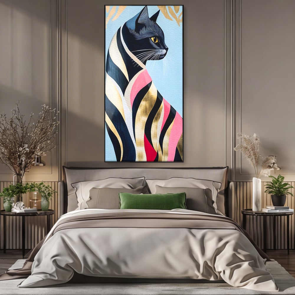 Tablou canvas cu tablou canvas cu pisica neagra stilizata, in rama de aluminiu negru, pe perete intr-un dormitor